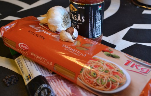 pasta m bacon o tomatsås