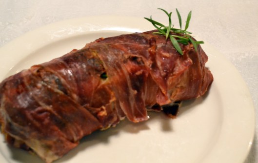 fläskytterfile m serranoskinka örter o soltorkade tomater