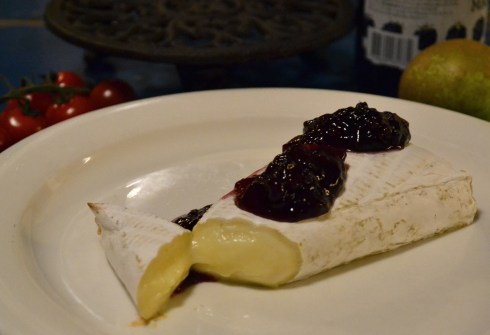 ugnsbakad brie m brönbärsmarmelad