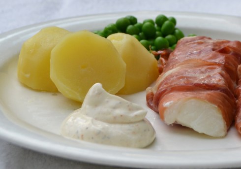 torsk m serranoskinka o creme fraichesås2