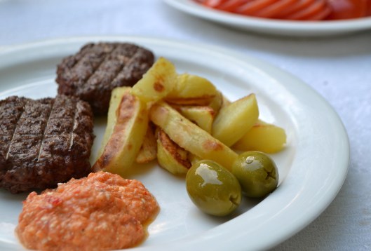 grillade hamburgare med feta