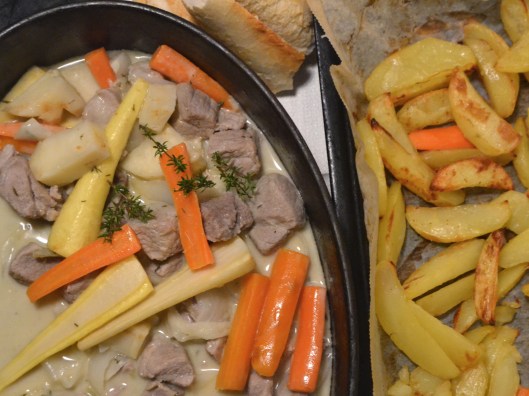 fläskgryta m rotsaker, gräde & alsacevin