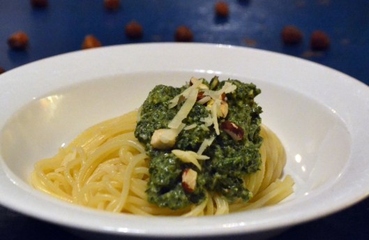 pasta m grönkål o hasselnötter