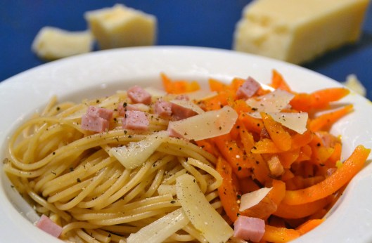 spaghetti m morot o rökt skinka