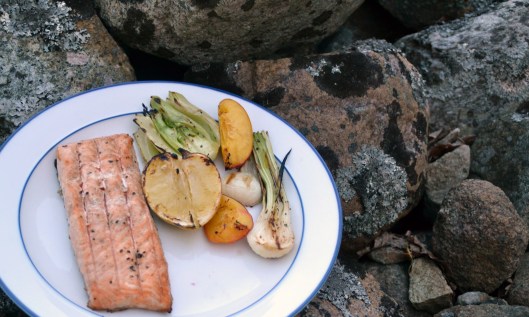 grillad lax m grillade grönsaker