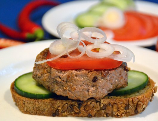 vildsvinsburgare o tomatsalsa