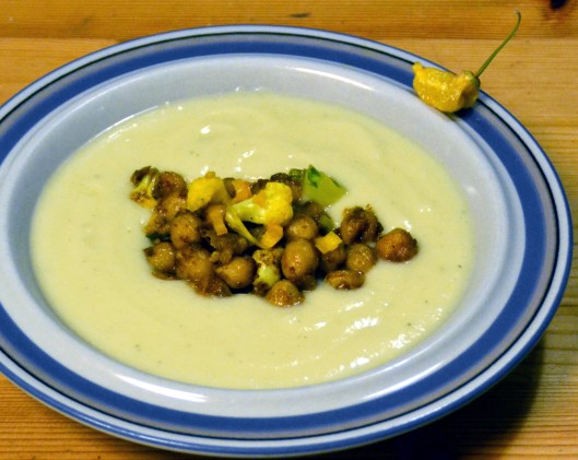 blomkalssoppa-m-currystekta-kikartor2